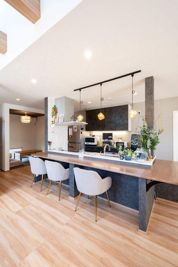 タマホーム 【2000万円台/141.6平米/間取り図有】家族が居心地の良いLDKに集まる、スキップフロアが特徴の上質な住まいの建築実例画像4