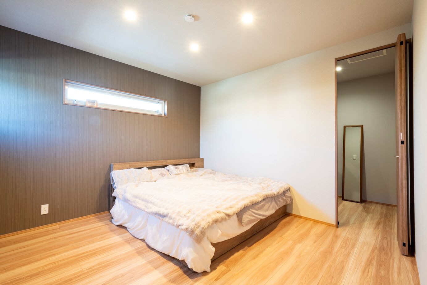 タマホーム 【2000万円台/141.6平米/間取り図有】家族が居心地の良いLDKに集まる、スキップフロアが特徴の上質な住まいの建築実例画像10