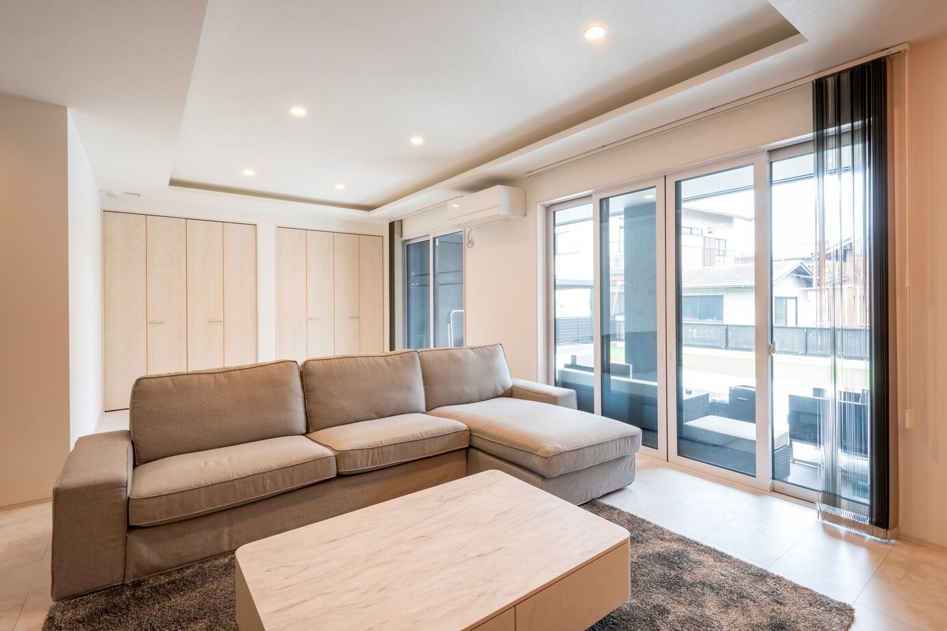 タマホーム 【3000万円台/171.42平米/ホテルライク】ガレージと広いテラスの贅沢。洗練美が際立つ平屋の住まいの建築実例画像2