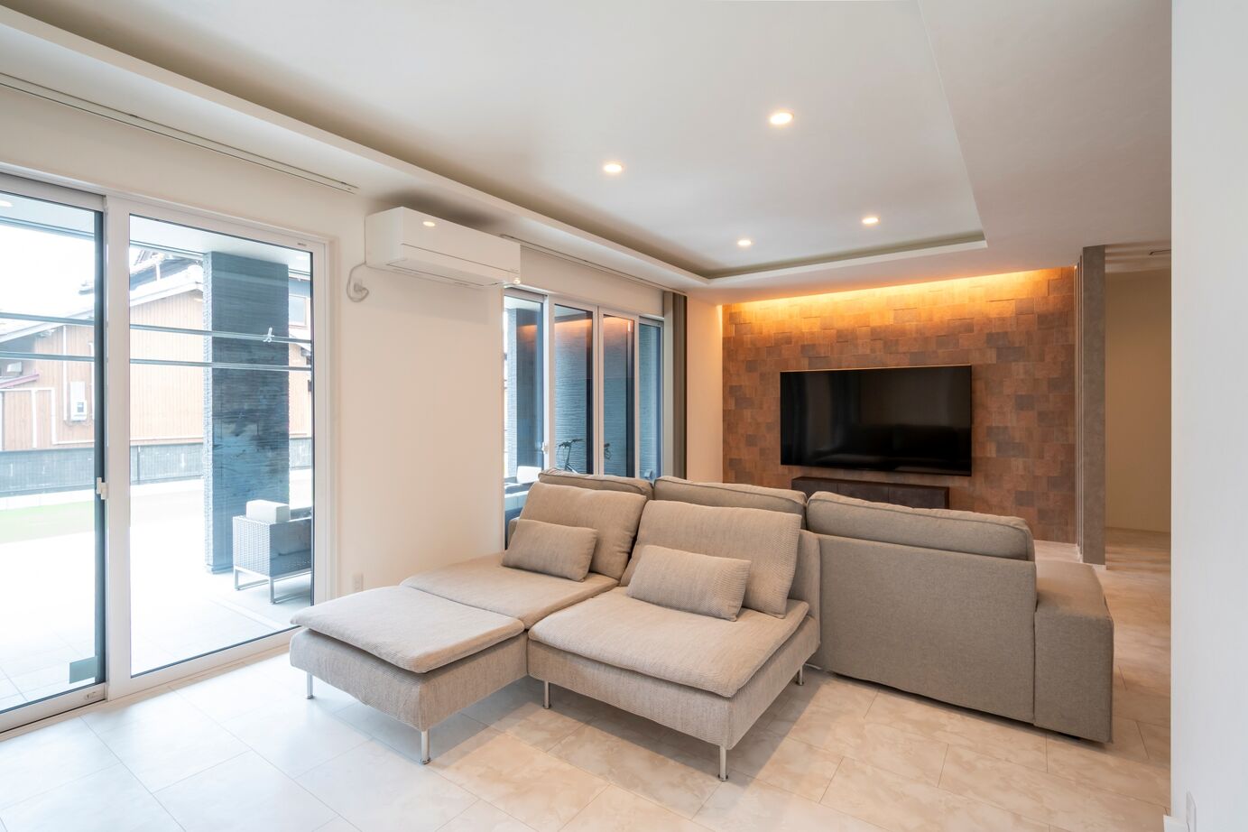 タマホーム 【3000万円台/171.42平米/ホテルライク】ガレージと広いテラスの贅沢。洗練美が際立つ平屋の住まいの建築実例画像3