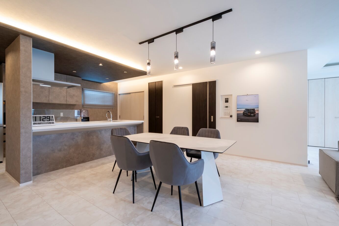 タマホーム 【3000万円台/171.42平米/ホテルライク】ガレージと広いテラスの贅沢。洗練美が際立つ平屋の住まいの建築実例画像4