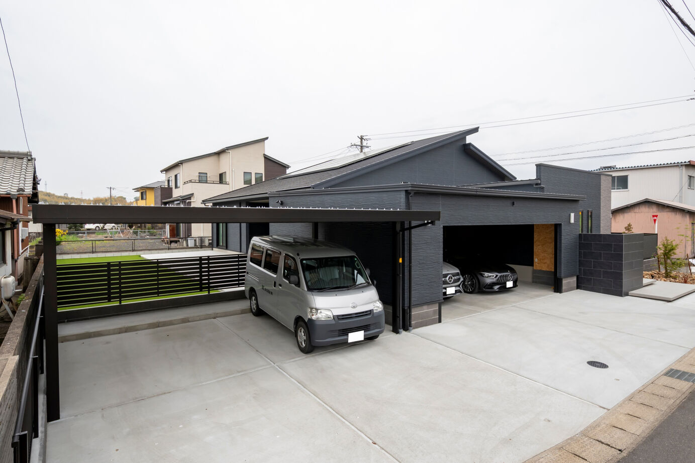 タマホーム 【3000万円台/171.42平米/ホテルライク】ガレージと広いテラスの贅沢。洗練美が際立つ平屋の住まいの建築実例画像10