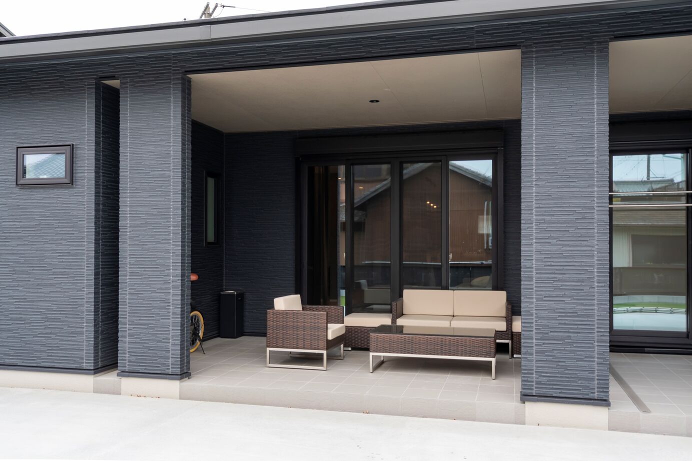 タマホーム 【3000万円台/171.42平米/ホテルライク】ガレージと広いテラスの贅沢。洗練美が際立つ平屋の住まいの建築実例画像16