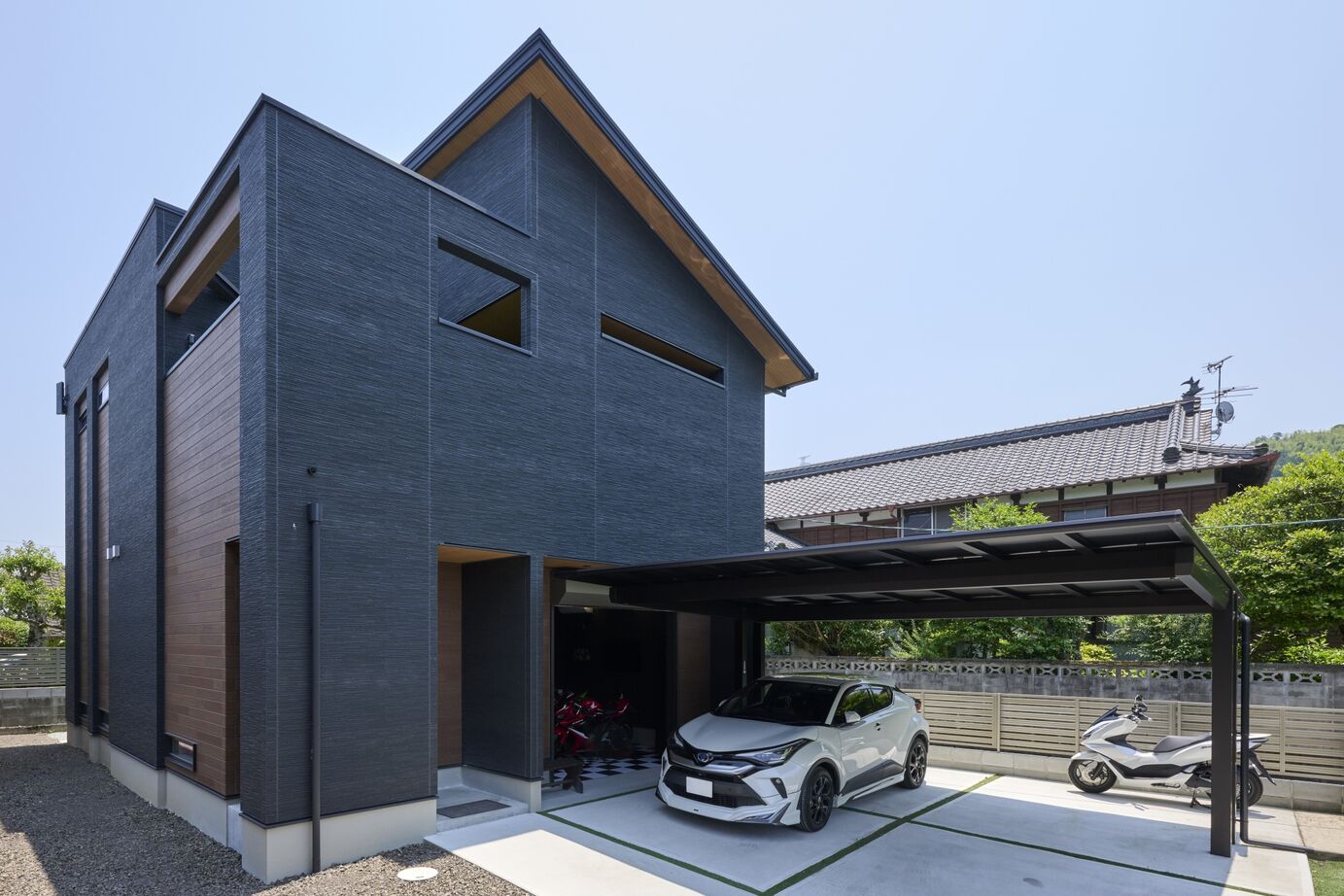 タマホーム 【3000万円台/117.99平米/間取り図有】夢を叶えたバイクガレージハウス。メンテナンスも楽しい最高の休日の建築実例画像2