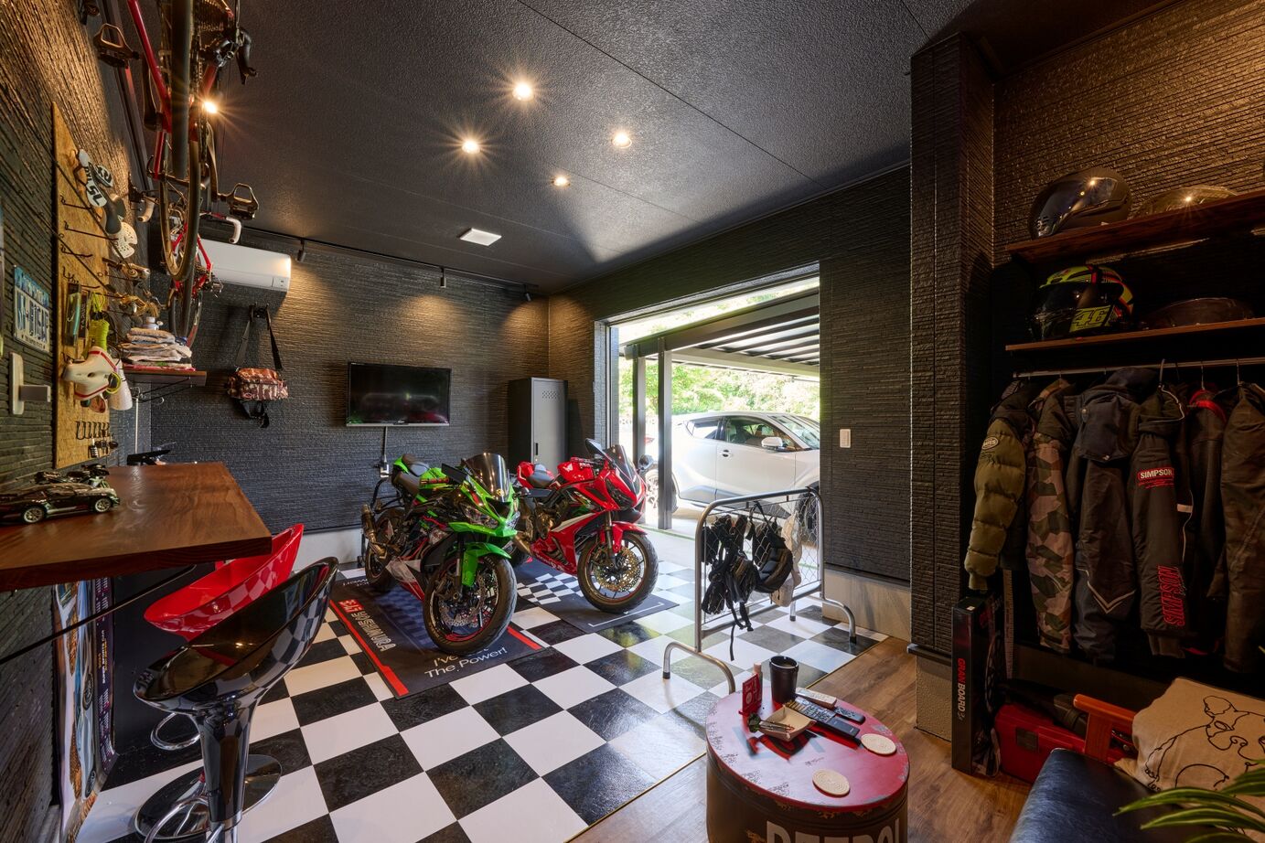 タマホーム 【3000万円台/117.99平米/間取り図有】夢を叶えたバイクガレージハウス。メンテナンスも楽しい最高の休日の建築実例画像3