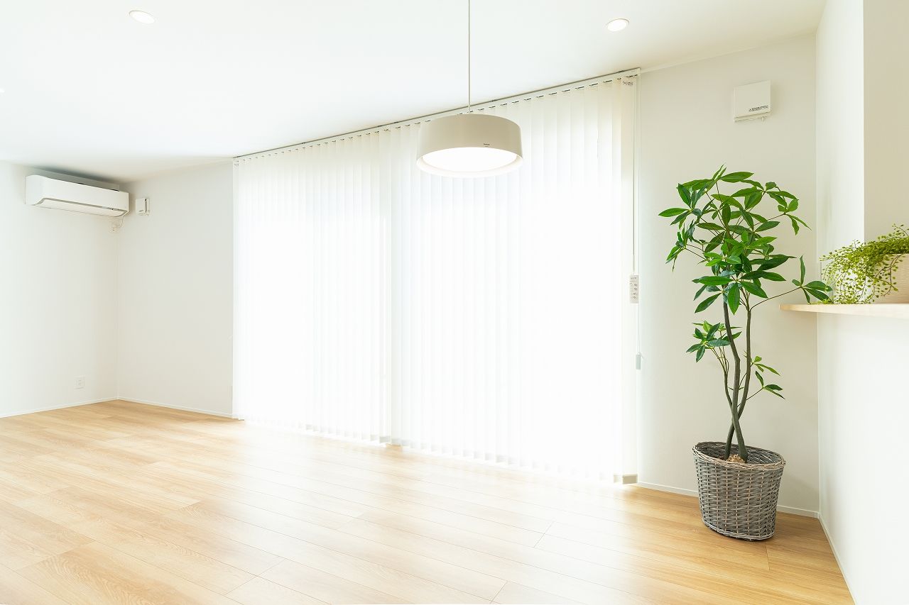 A&Cテクノハウス 【4人家族/20代/2000万円台前半】居心地の良さを追求！ホワイトを基調とした外観、内観が爽やかな家の建築実例画像2