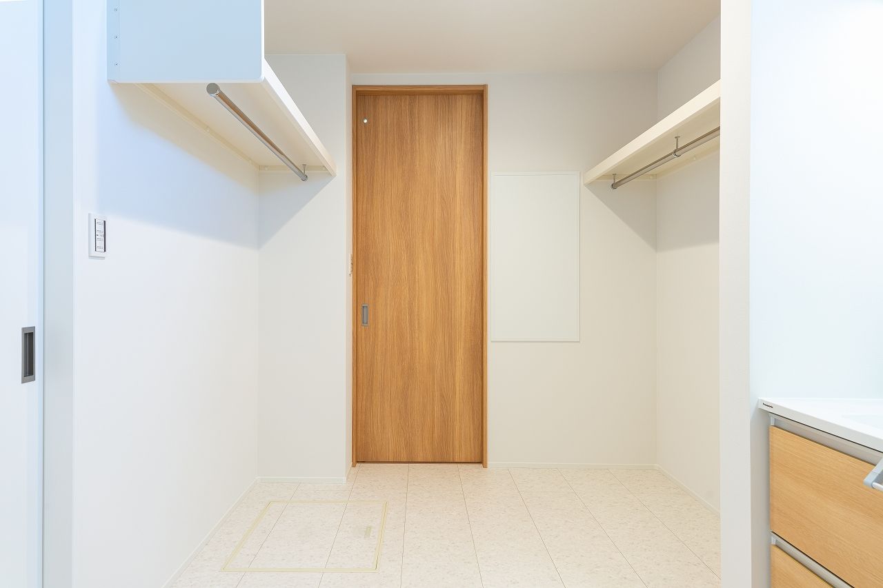 A&Cテクノハウス 【4人家族/20代/2000万円台前半】居心地の良さを追求！ホワイトを基調とした外観、内観が爽やかな家の建築実例画像6