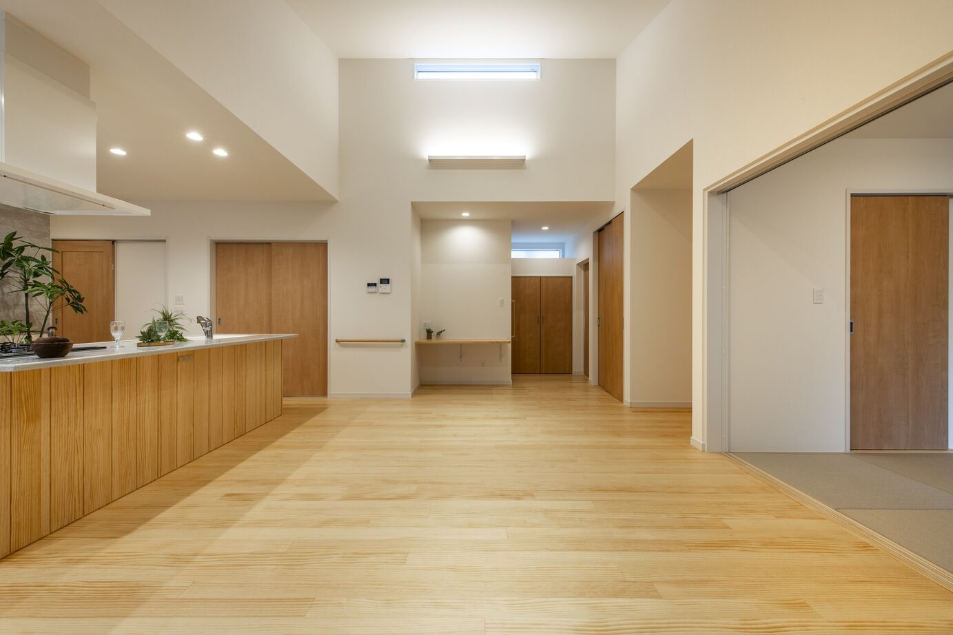 A&Cテクノハウス 【平屋/大空間/2000万円台/広島市】天井が高い！広い！アイランドキッチンのある家の建築実例画像3