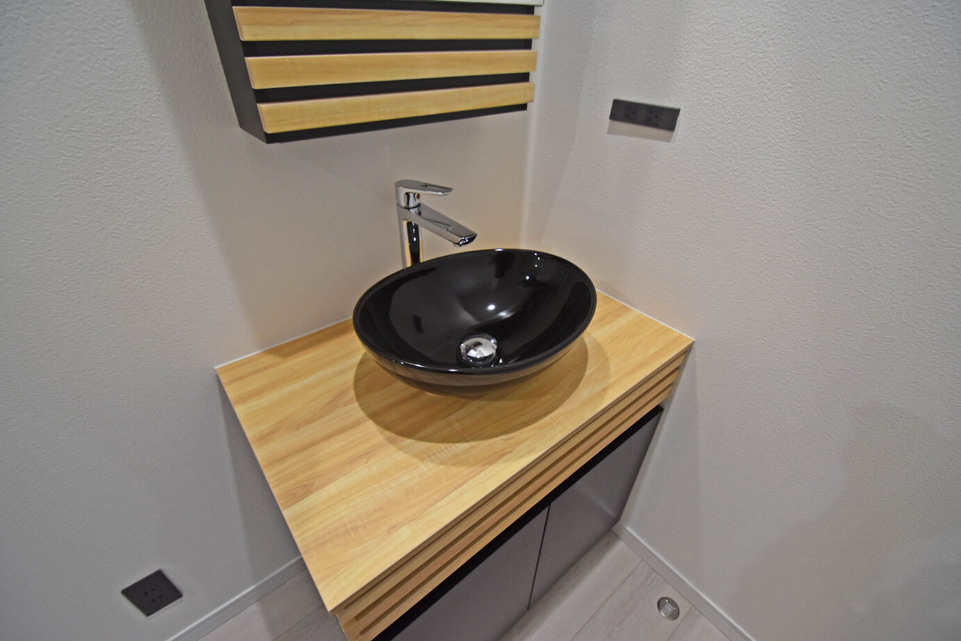 A&Cテクノハウス 【中庭/吹き抜け/大人の空間づくり/2000万円台/廿日市市】おしゃれな大人の住空間！リビング階段のある家の建築実例画像8