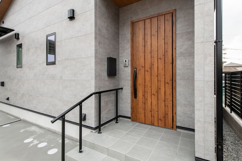 A&Cテクノハウス 【平屋/無垢の床/中庭/インナーデッキ/2000万円台/大竹市】約30帖リビングから繋がる内外空間で愉しめる家の建築実例画像2