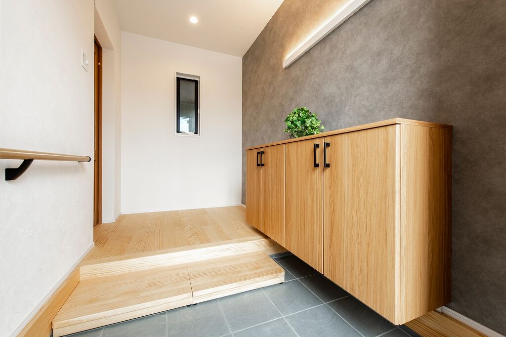 A&Cテクノハウス 【平屋/無垢の床/中庭/インナーデッキ/2000万円台/大竹市】約30帖リビングから繋がる内外空間で愉しめる家の建築実例画像3