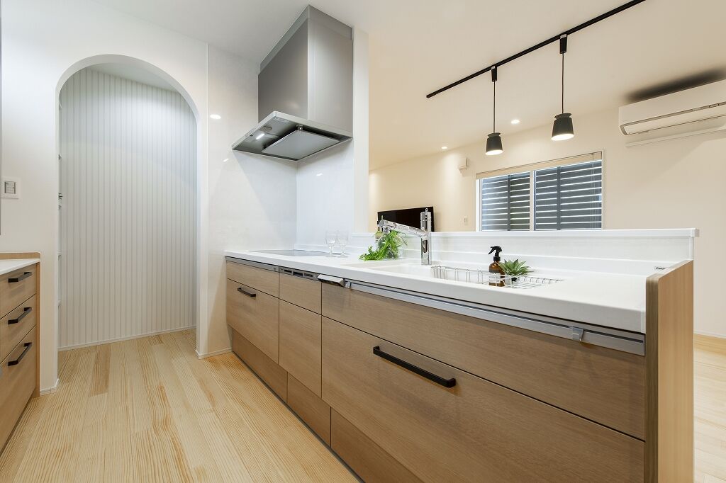 A&Cテクノハウス 【平屋/無垢の床/中庭/インナーデッキ/2000万円台/大竹市】約30帖リビングから繋がる内外空間で愉しめる家の建築実例画像5