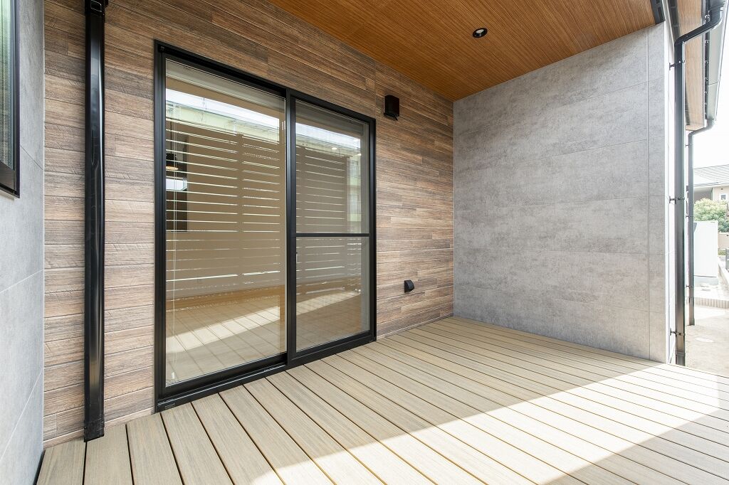 A&Cテクノハウス 【平屋/無垢の床/中庭/インナーデッキ/2000万円台/大竹市】約30帖リビングから繋がる内外空間で愉しめる家の建築実例画像6