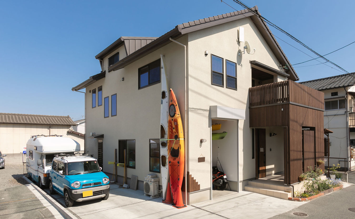 新産住拓 【2階建て／46.1坪／間取り図あり／2階リビング／ガレージ】5層構造で叶えたジャングルジムのような住まいの建築実例画像1