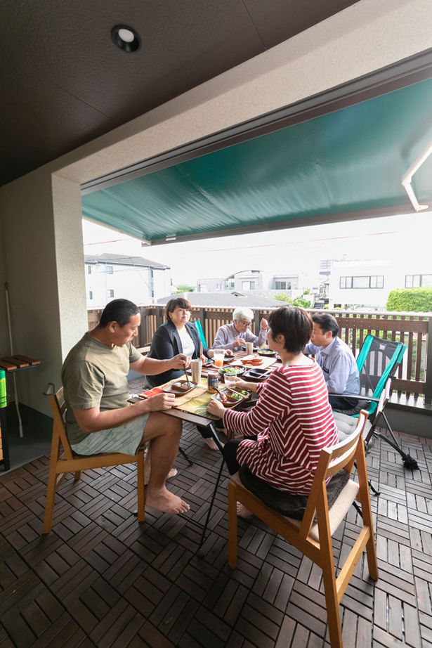 新産住拓 【2階建て／46.1坪／間取り図あり／2階リビング／ガレージ】5層構造で叶えたジャングルジムのような住まいの建築実例画像2