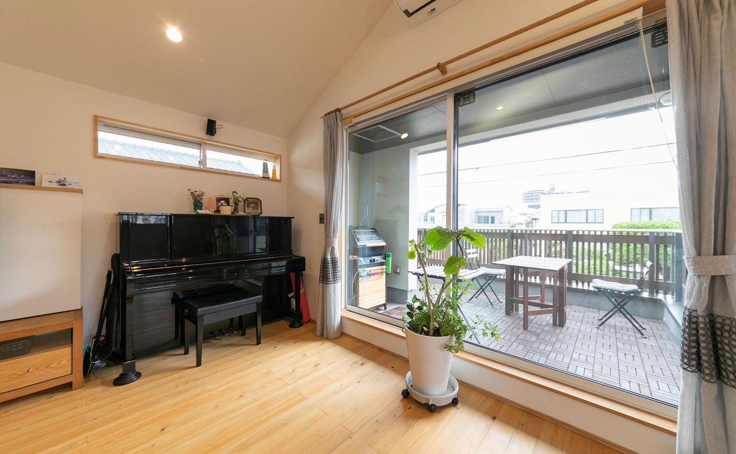 新産住拓 【2階建て／46.1坪／間取り図あり／2階リビング／ガレージ】5層構造で叶えたジャングルジムのような住まいの建築実例画像17