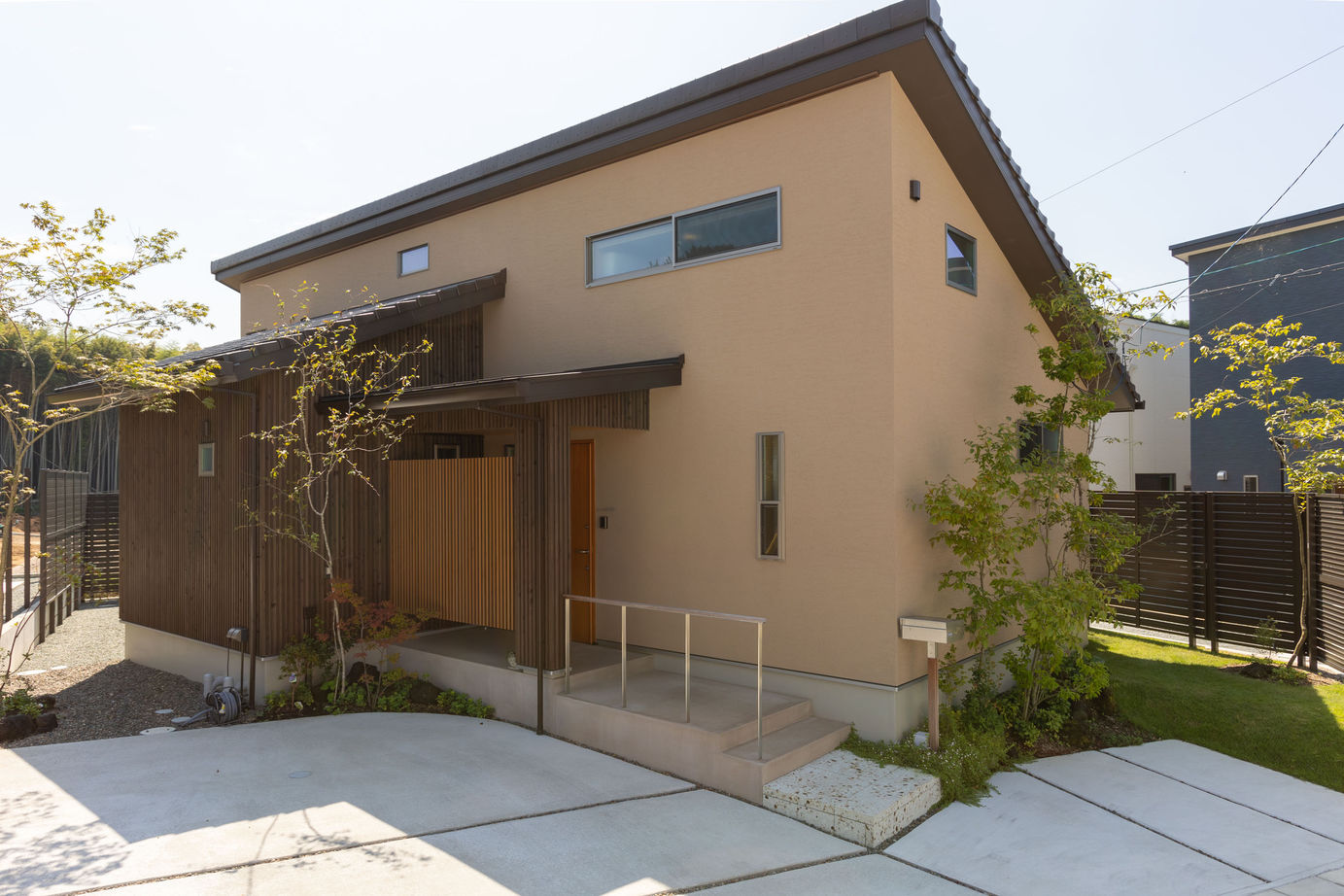 新産住拓 【平屋／26.8坪／勾配天井／間取り図有】家族団らんを楽しむ、国産材をふんだんに使用したここちよい住まいの建築実例画像