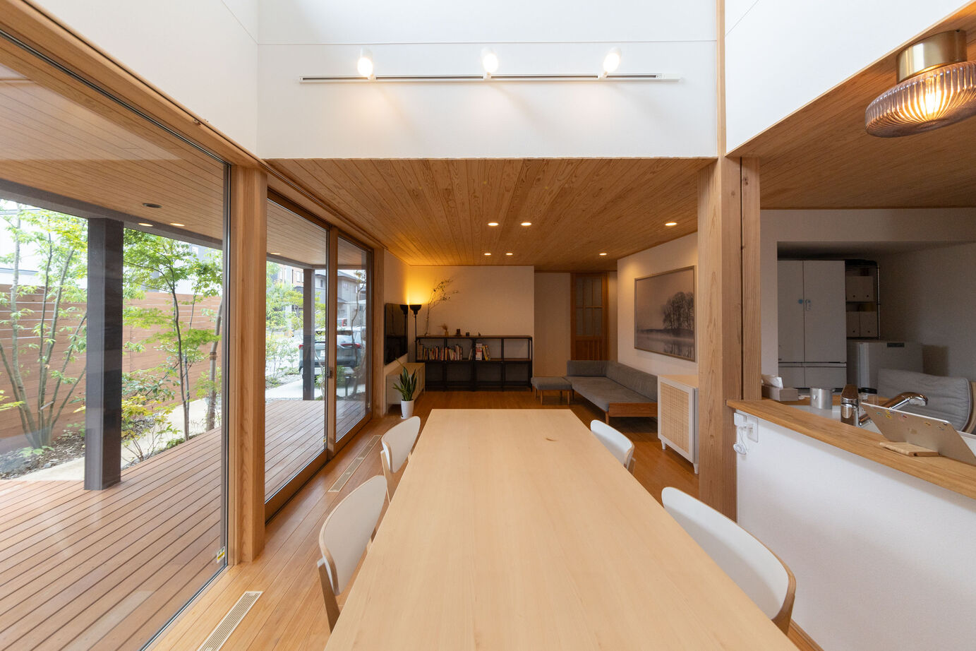 新産住拓 【2階建／37.31坪／ウッドデッキ／書斎】平屋のような暮らしができる2階建ての住まいの建築実例画像3