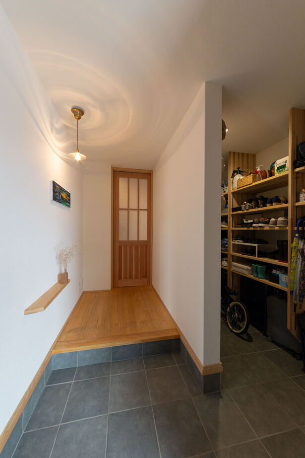 新産住拓 【2階建／37.31坪／ウッドデッキ／書斎】平屋のような暮らしができる2階建ての住まいの建築実例画像4