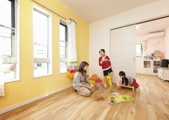 古河林業 【自然素材/カフェ風/勾配天井/吹抜け】爽やかな風が抜ける２階ＬＤＫ　無垢材を使った子どもにも優しい家の建築実例画像5