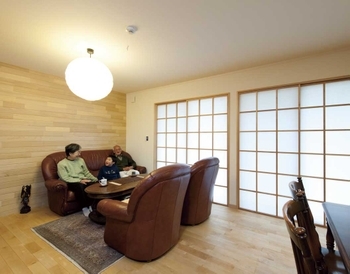 古河林業 【二世帯住宅/自然素材/傾斜地】木にこだわった空間に満足！「音」に配慮して左右で分けた二世帯住宅の建築実例画像3