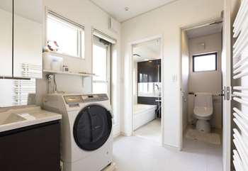 古河林業 【ウッドデッキ/高台/吹抜け】眺望をもインテリアとしてデザイン　いつも家族を近くに感じられる家の建築実例画像6