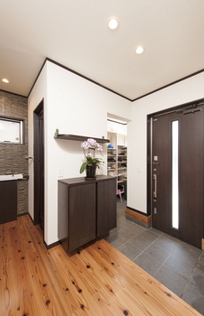 古河林業 【自然素材/木の家/和モダン/家事ラク】「大黒柱ツアー」で家族が選んだ8寸の大黒柱！安心感のある家の建築実例画像4