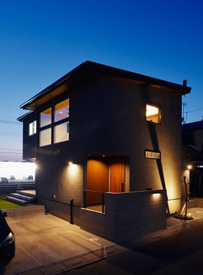 古河林業 【ヴィンテージ/自然素材/吹抜け】無骨すぎないインダストリアルな空間。無垢材の温かみと陽光注ぐ明るい家の建築実例画像4