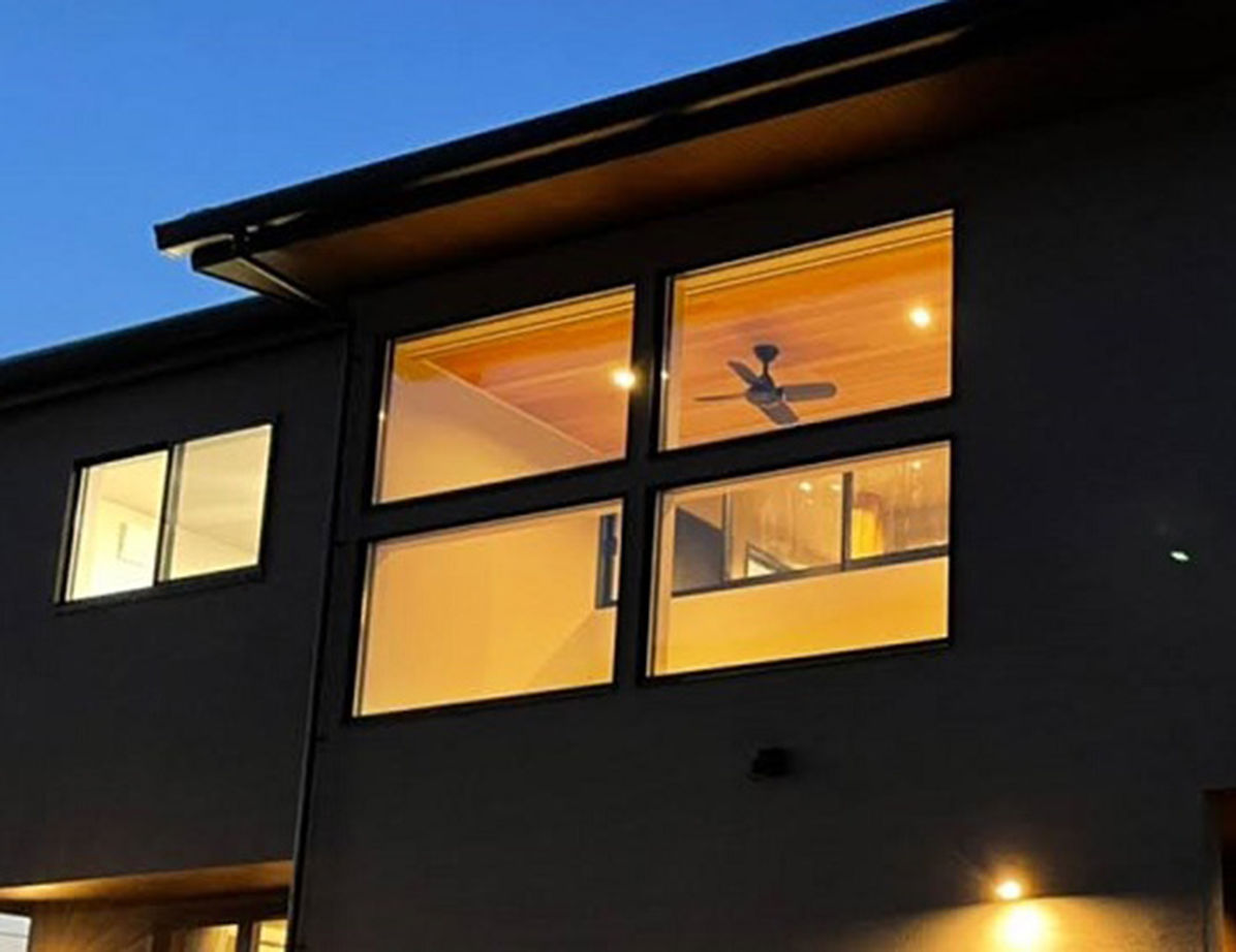 古河林業 【ヴィンテージ/自然素材/吹抜け】無骨すぎないインダストリアルな空間。無垢材の温かみと陽光注ぐ明るい家の建築実例画像13