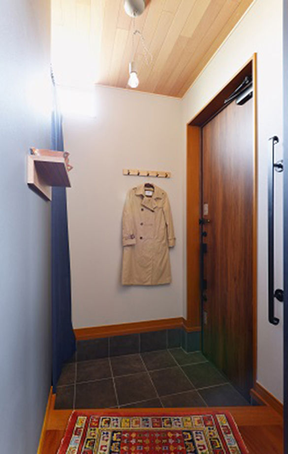 古河林業 【ヴィンテージ/自然素材/吹抜け】無骨すぎないインダストリアルな空間。無垢材の温かみと陽光注ぐ明るい家の建築実例画像15