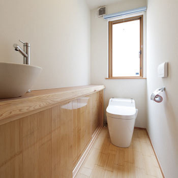 彩ハウス 【1900万円台】決め手は人柄とカッコよさ。モデルハウスで体感した自然素材を反映したインナーバルコニーのある住まいの建築実例画像8