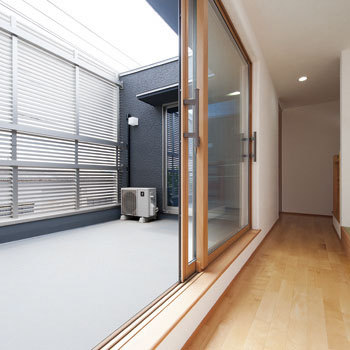 彩ハウス 【1900万円台】決め手は人柄とカッコよさ。モデルハウスで体感した自然素材を反映したインナーバルコニーのある住まいの建築実例画像9