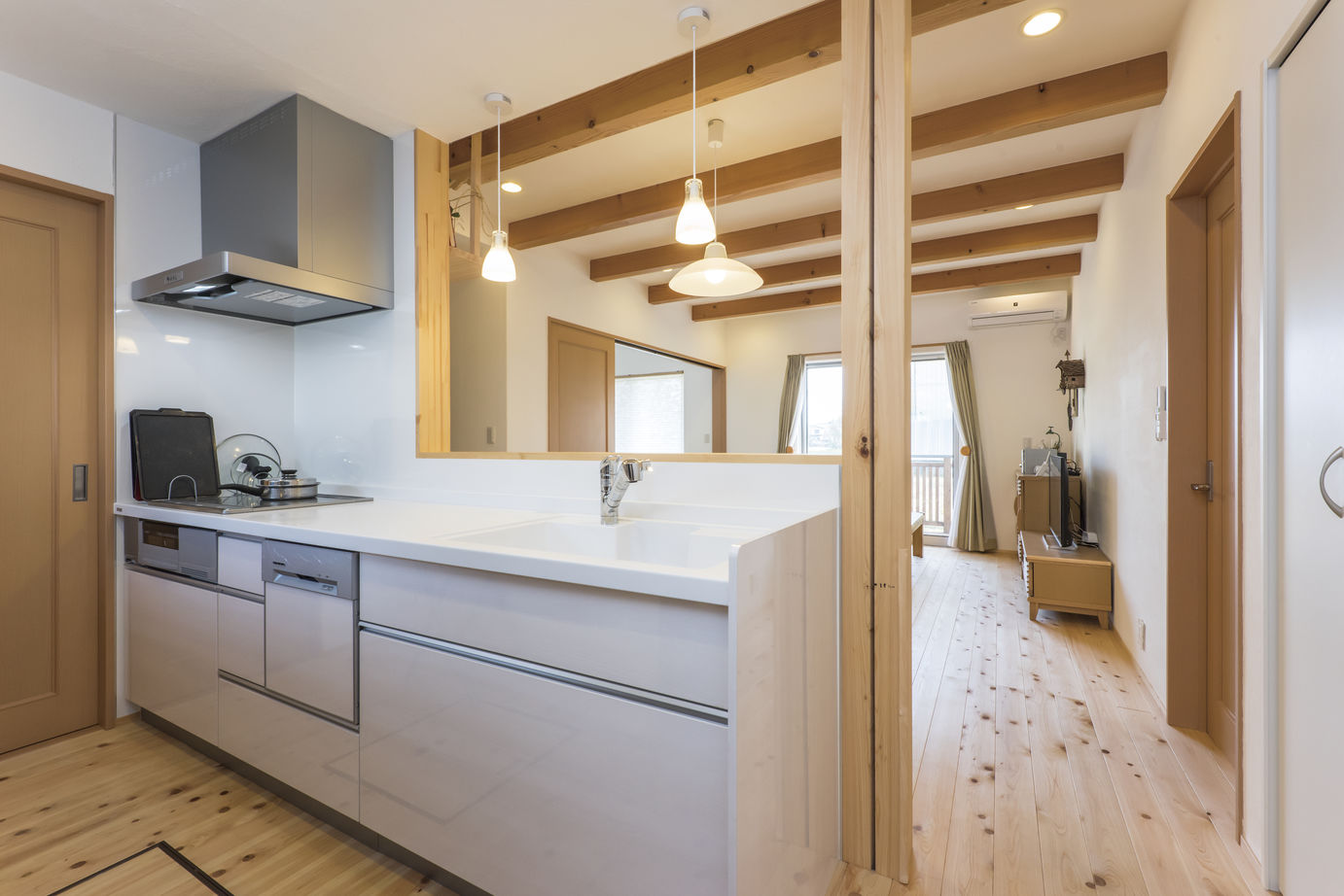 彩ハウス 漆喰・天然木材が心地良い快適空間を奏でる平屋の暮らしの建築実例画像3