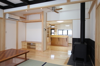 彩ハウス 天然木材＆全部屋漆喰壁を使用した、細部までこだわりぬいた二世帯平屋住宅の建築実例画像5