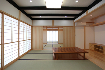 彩ハウス 天然木材＆全部屋漆喰壁を使用した、細部までこだわりぬいた二世帯平屋住宅の建築実例画像7