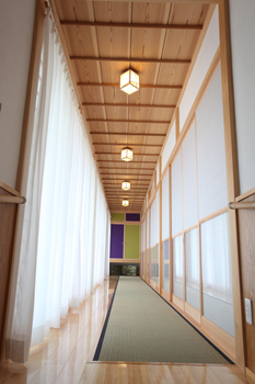 彩ハウス 天然木材＆全部屋漆喰壁を使用した、細部までこだわりぬいた二世帯平屋住宅の建築実例画像8