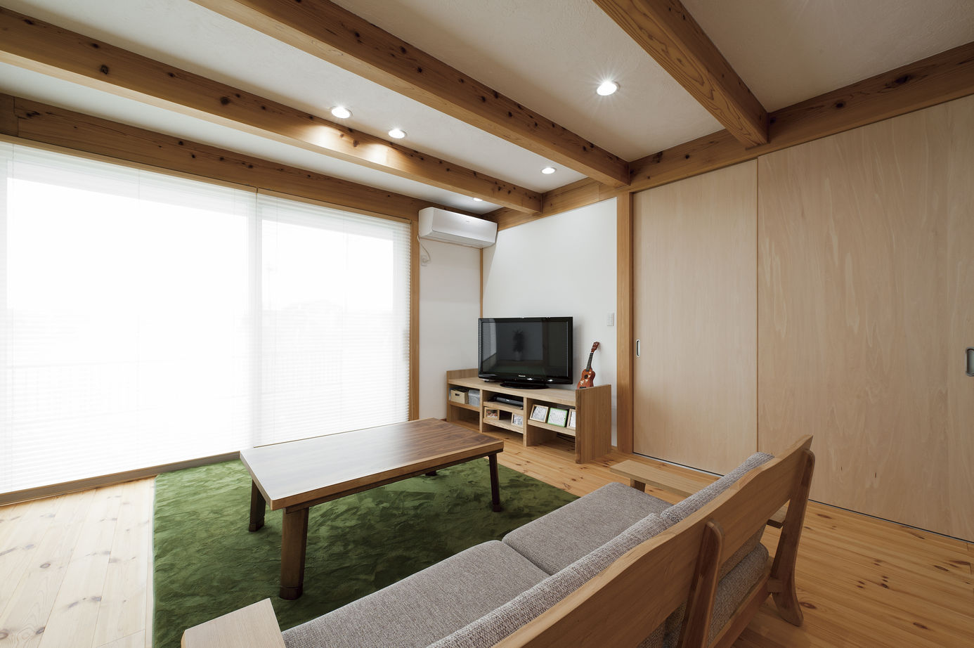 彩ハウス 選び抜かれた天然木と、高い住宅性能を兼ね備えた、1年中快適な平屋住宅の建築実例画像3