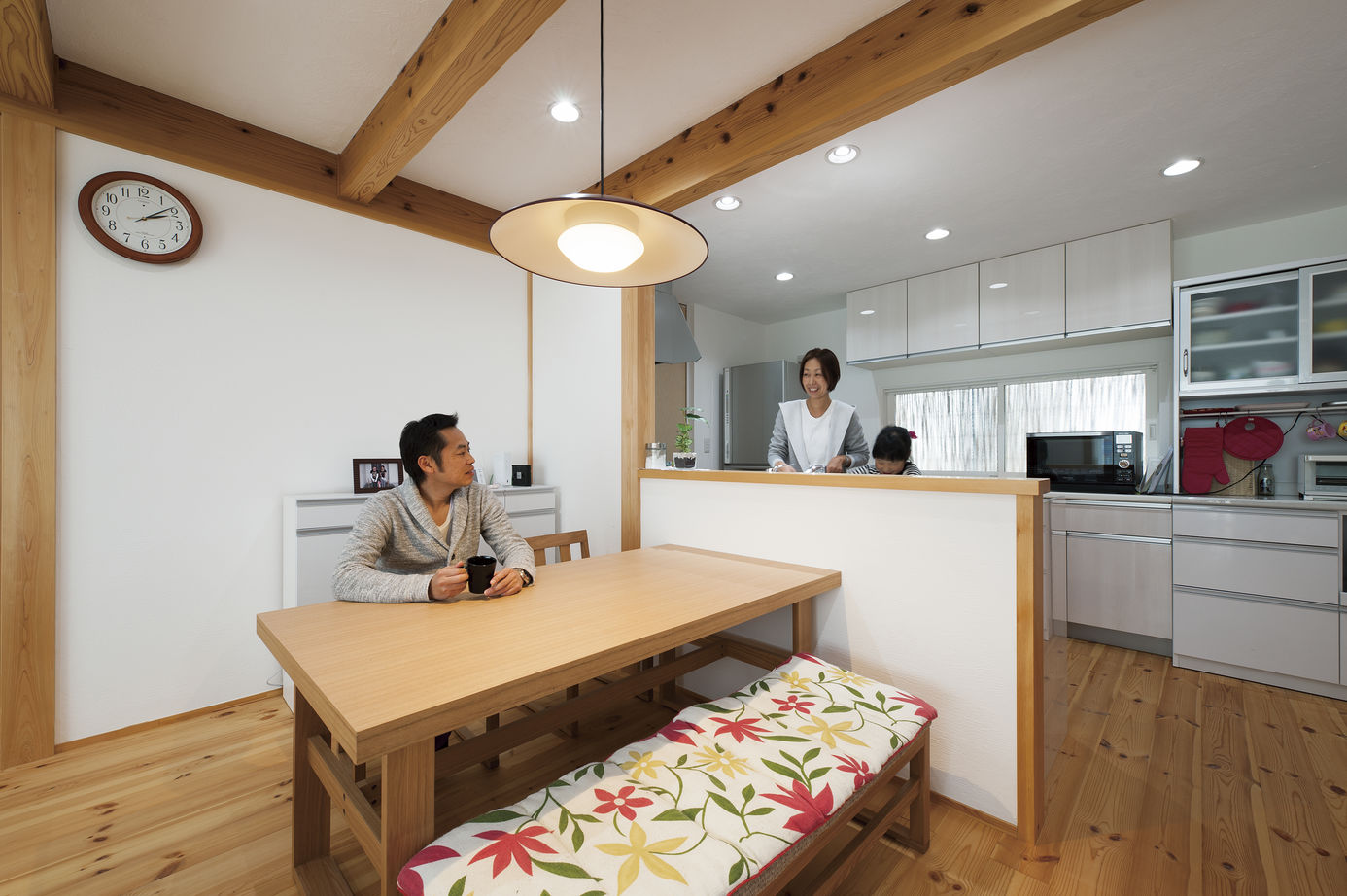 彩ハウス 選び抜かれた天然木と、高い住宅性能を兼ね備えた、1年中快適な平屋住宅の建築実例画像4