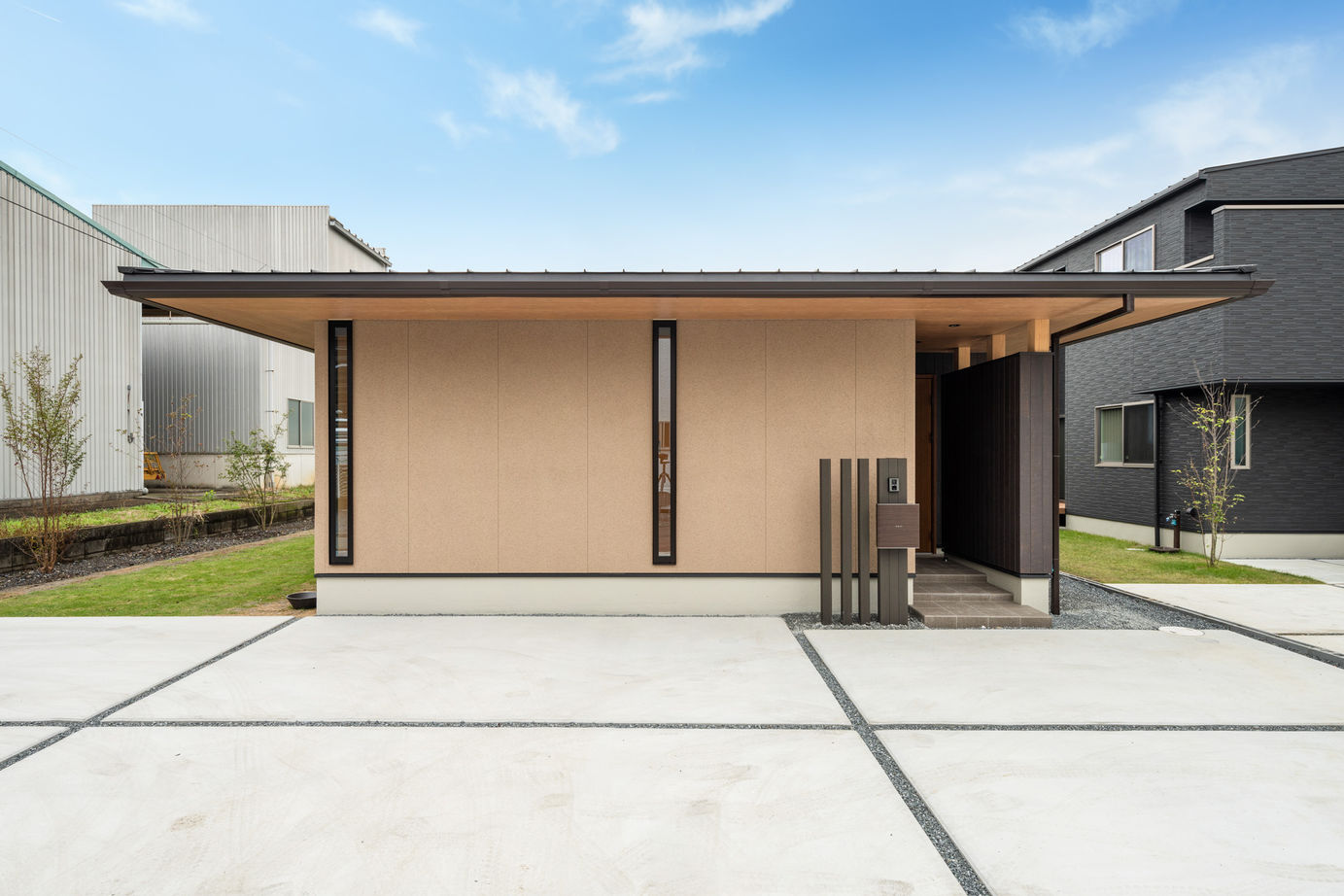 彩ハウス 【2350万円/29.5坪/平屋】生活動線のコンパクトさが魅力　アウトドアリビングのある家の建築実例画像1