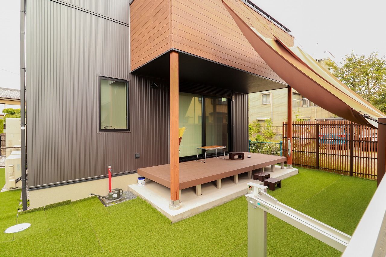 彩ハウス 【26坪】吹き抜けを採用し、開放感に溢れた空間。光溢れるLDKで愛犬と共に暮らしを楽しむ住まいの建築実例画像10