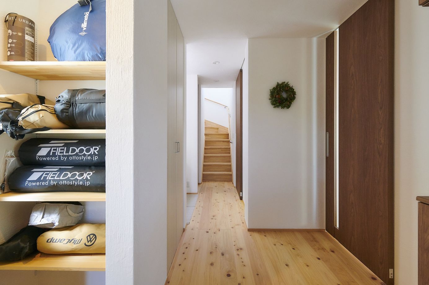 彩ハウス 小上がり和室のある天然木と漆喰の自然素材のお家の建築実例画像4