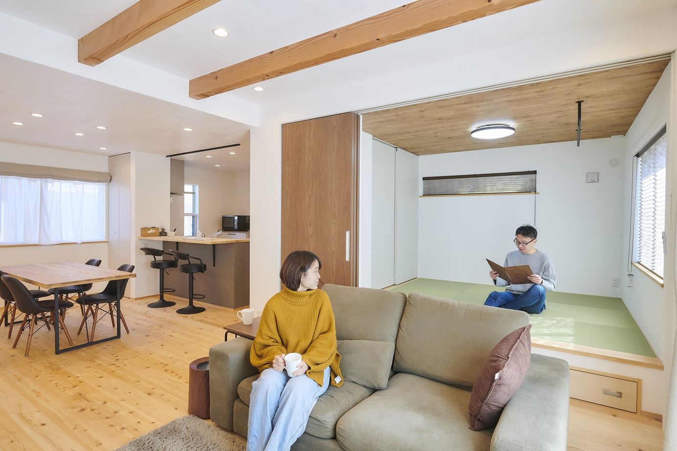 彩ハウス 小上がり和室のある天然木と漆喰の自然素材のお家の建築実例画像6