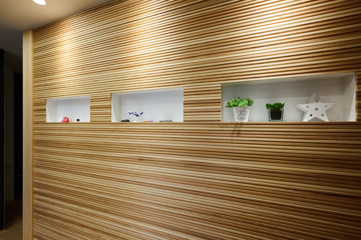 彩ハウス 開放感に満ちた玄関と温かい無垢床で過ごす、こだわり抜いた平屋の住まいの建築実例画像7