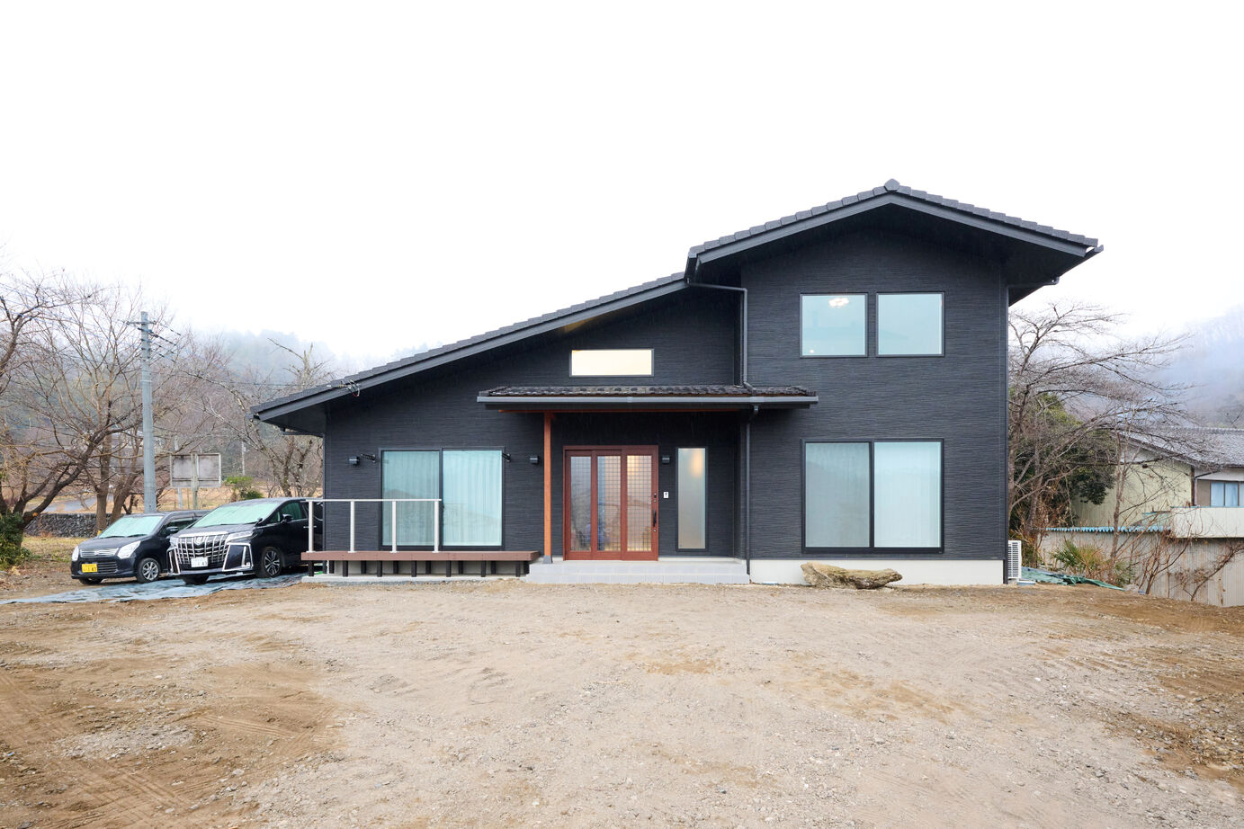 彩ハウス 開放感に満ちた玄関と温かい無垢床で過ごす、こだわり抜いた平屋の住まいの建築実例画像8