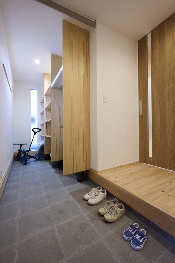 彩ハウス 漆喰の壁と用途に適した床材を使用し、快適さと住みやすさが続く動線の家の建築実例画像10