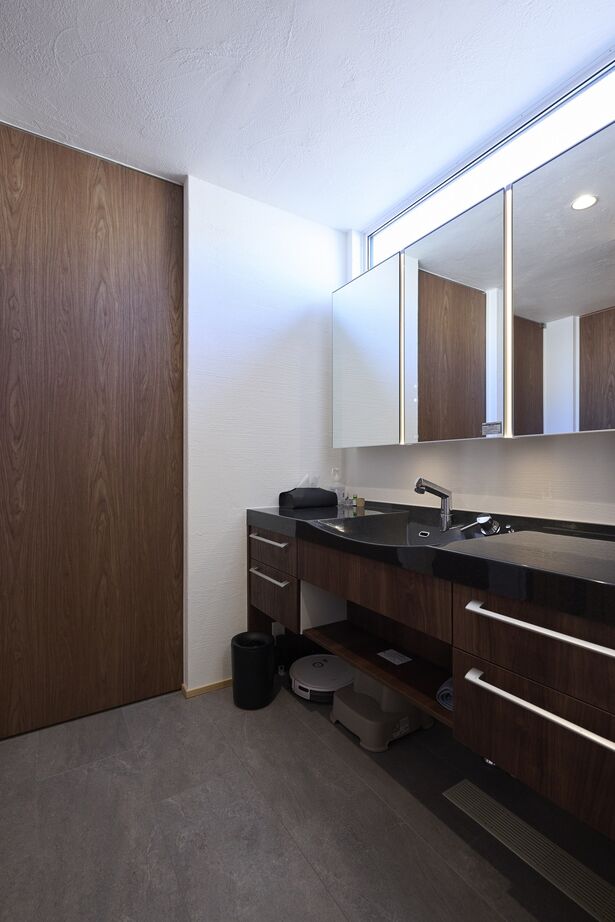 彩ハウス 自然素材のぬくもりに包まれた洗練されたモダンな住まいの建築実例画像5