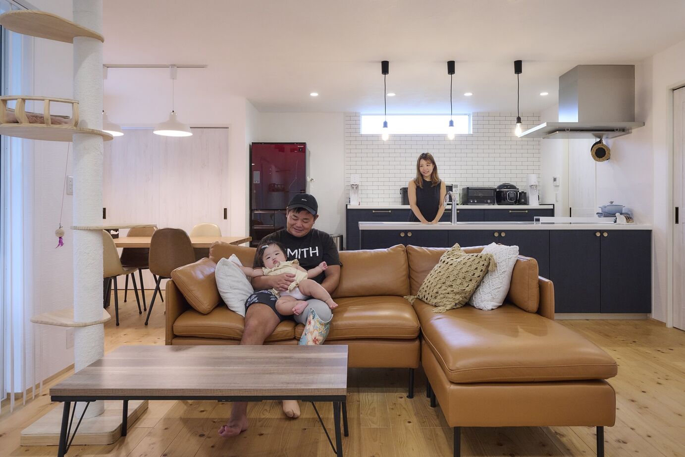 彩ハウス 天然木の床と漆喰の壁で自然素材に包まれた平屋の家の建築実例画像2