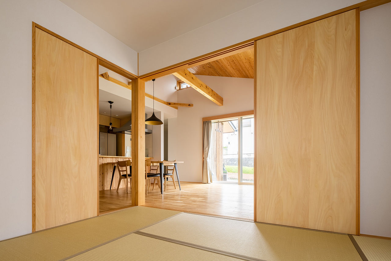 【SUUMO】 【2800万円/約31坪】どの部屋からも桜並木が見える広い敷地を活かした平屋。4人家族が暮らすオープンな家 - 一級建築士 ...