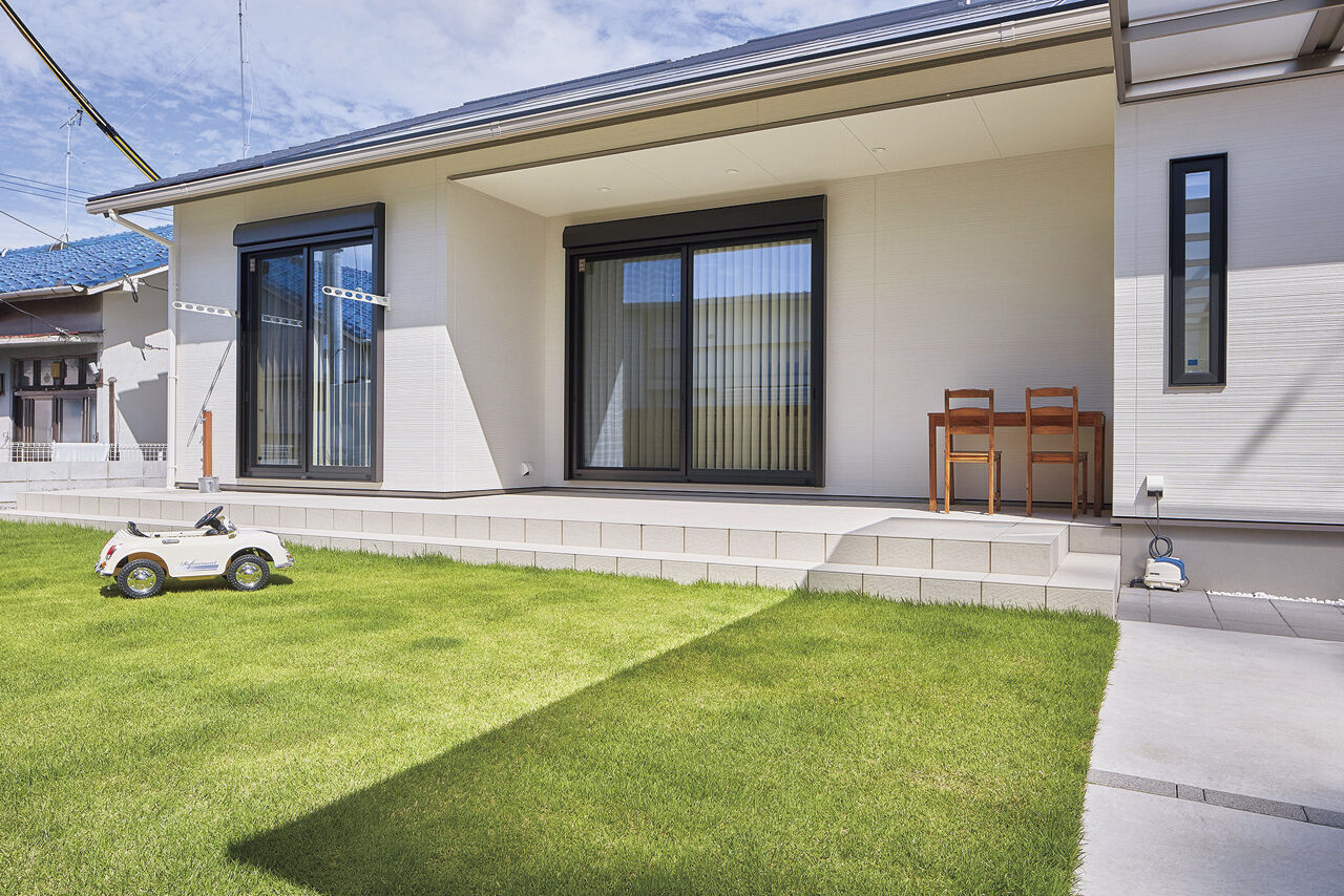 丸良木材・パナソニックビルダーズグループ 【和歌山県/3000万円台/車2台/間取り有】耐震等級3。安心の平屋風2階建て。のびのび遊べるつながりの家の建築実例画像3