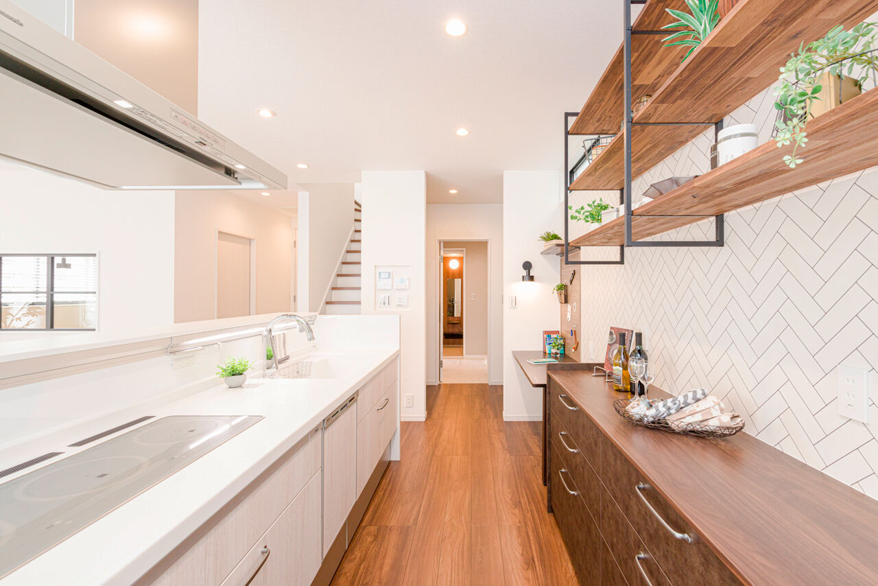 丸良木材・パナソニックビルダーズグループ 【和歌山県/2000万円台/LDK21帖/間取り有】室内窓で家族の距離が近く、会話と笑顔が広がる温かな家の建築実例画像4